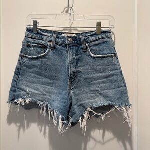 Abercrombie size 26. The ‘90s relaxed cutoff short in high-rise.